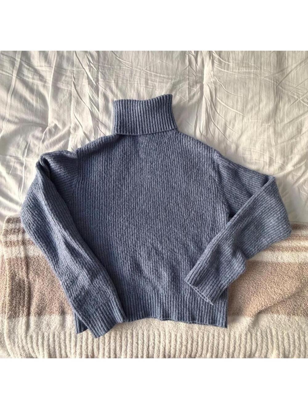 H&M Women's Blue and Navy Jumper
